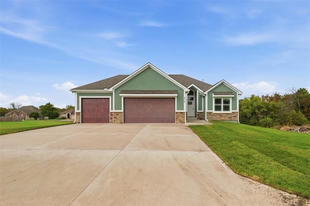 12417 Black Oak Circle, Peculiar, MO 64078
