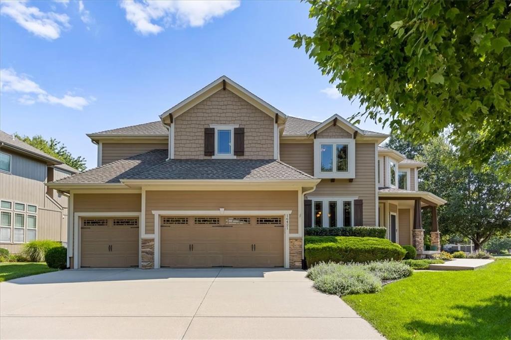 16421 S Woodstone Drive, Olathe, KS 66062