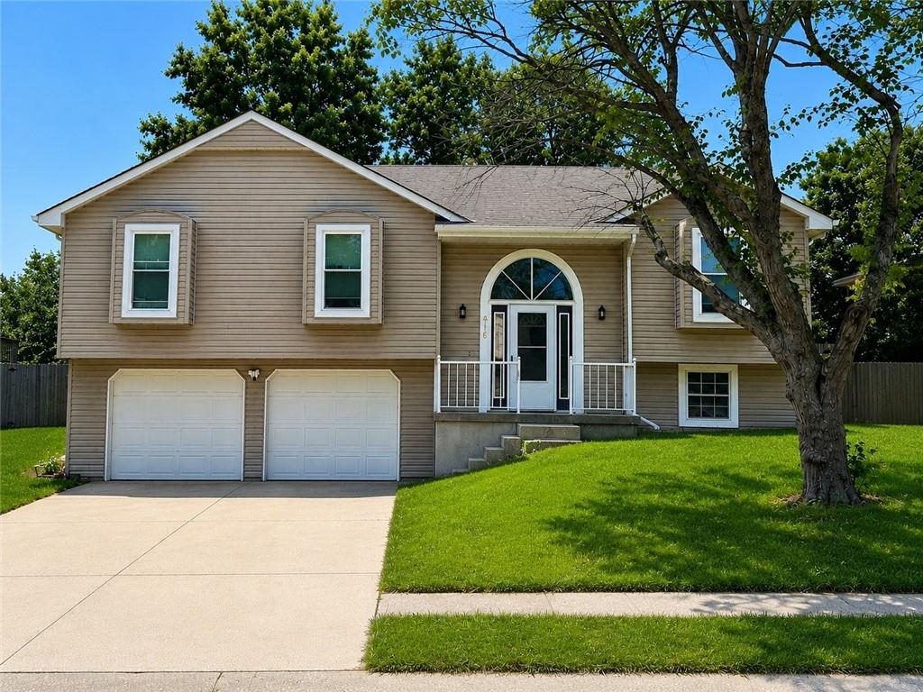 416 NE Fox Trail Drive, Blue Springs, MO 64015
