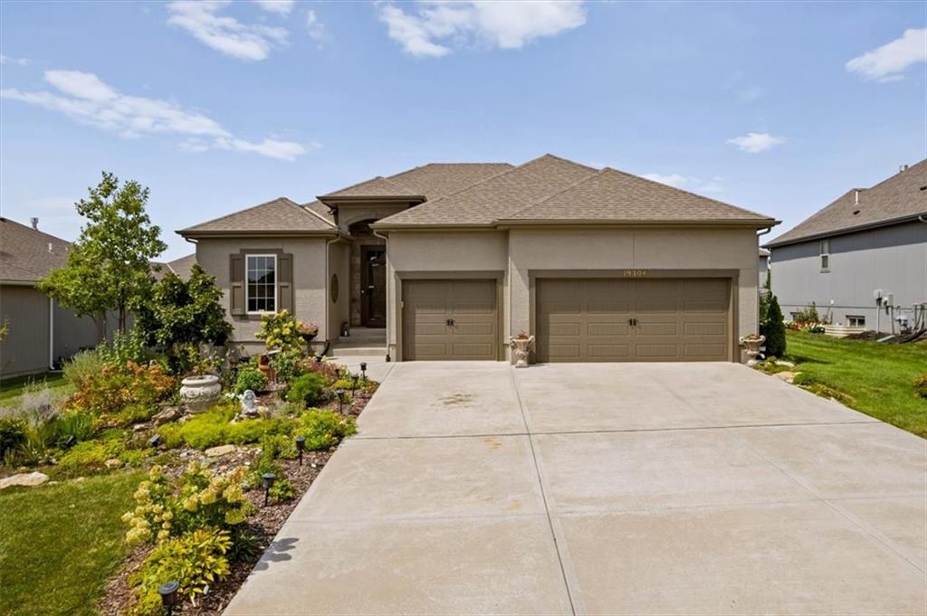 19304 W 201st Street, Spring Hill, KS 66083