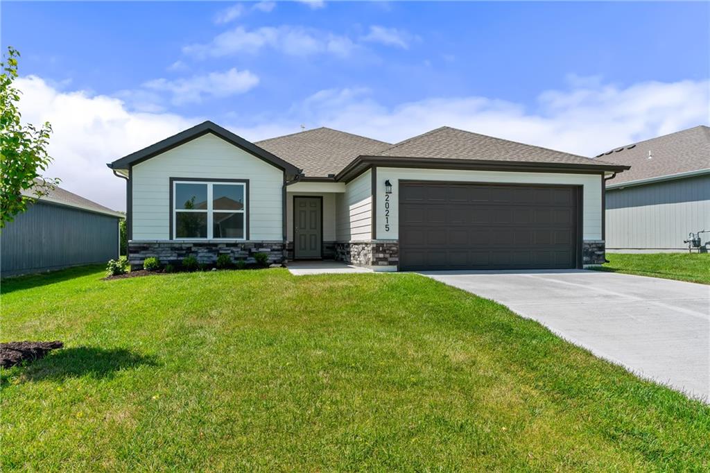 705 SW 6th Terrace, Oak Grove, MO 64075