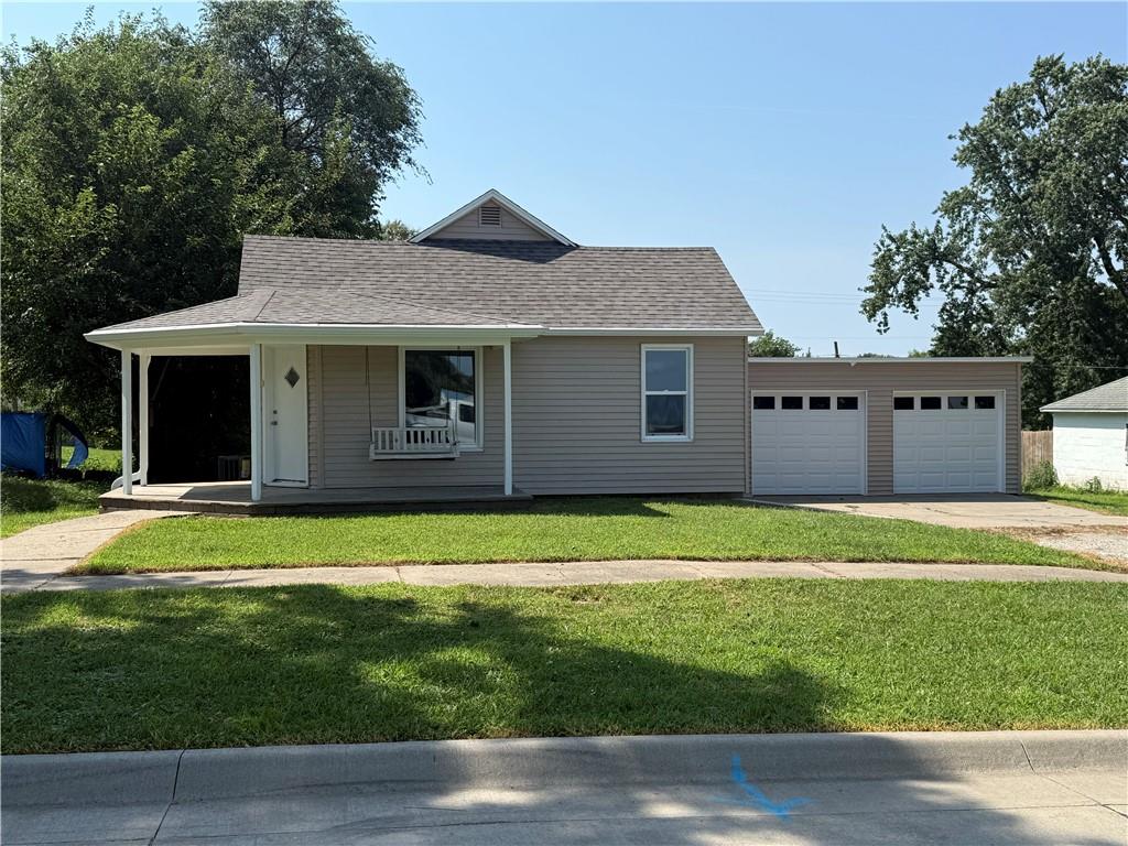 905 Miami Street, Hiawatha, KS 66434