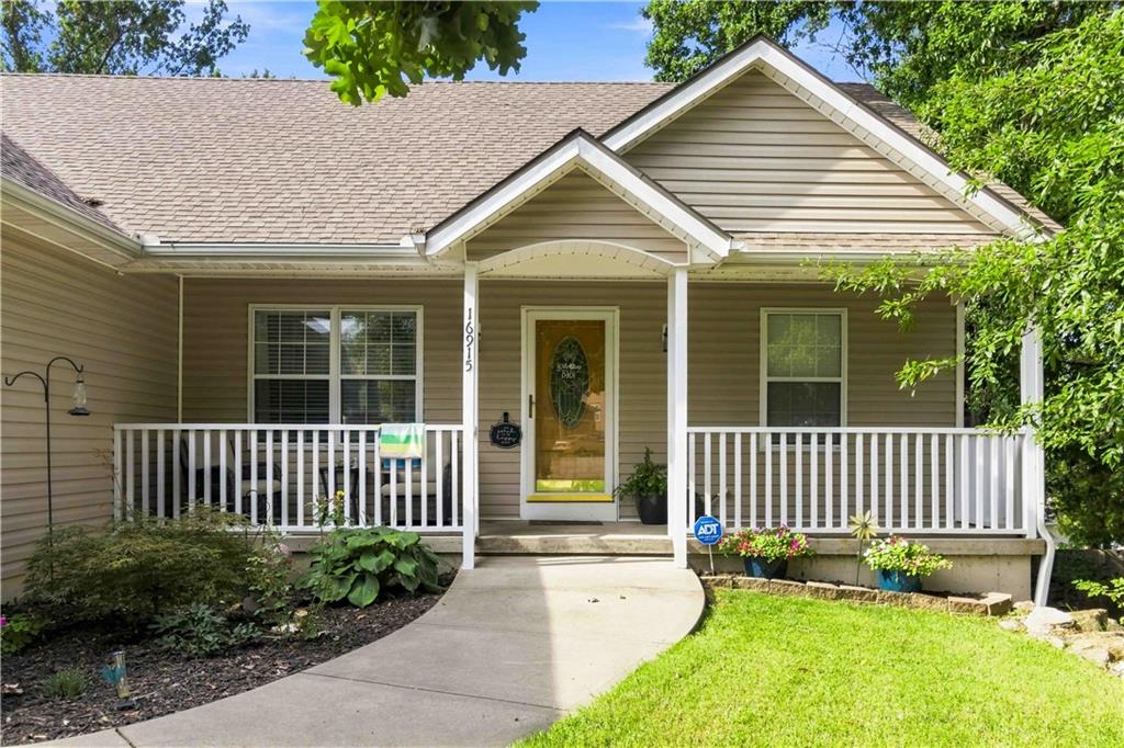16915 E 41st Terrace, Independence, MO 64055