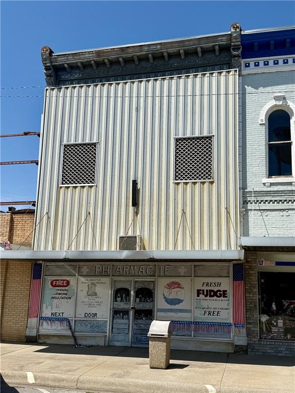 415 Commercial Street, Oswego, KS 67356