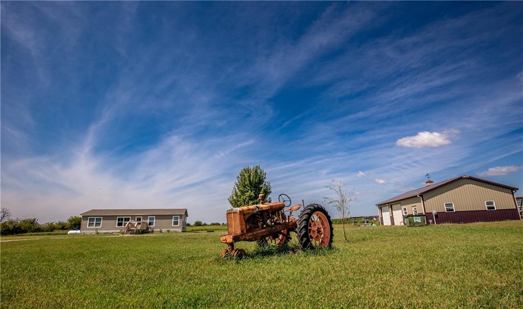 950 Eisenhower Road, Princeton, KS 66078