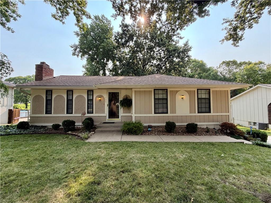 700 SW 24th Street, Blue Springs, MO 64015