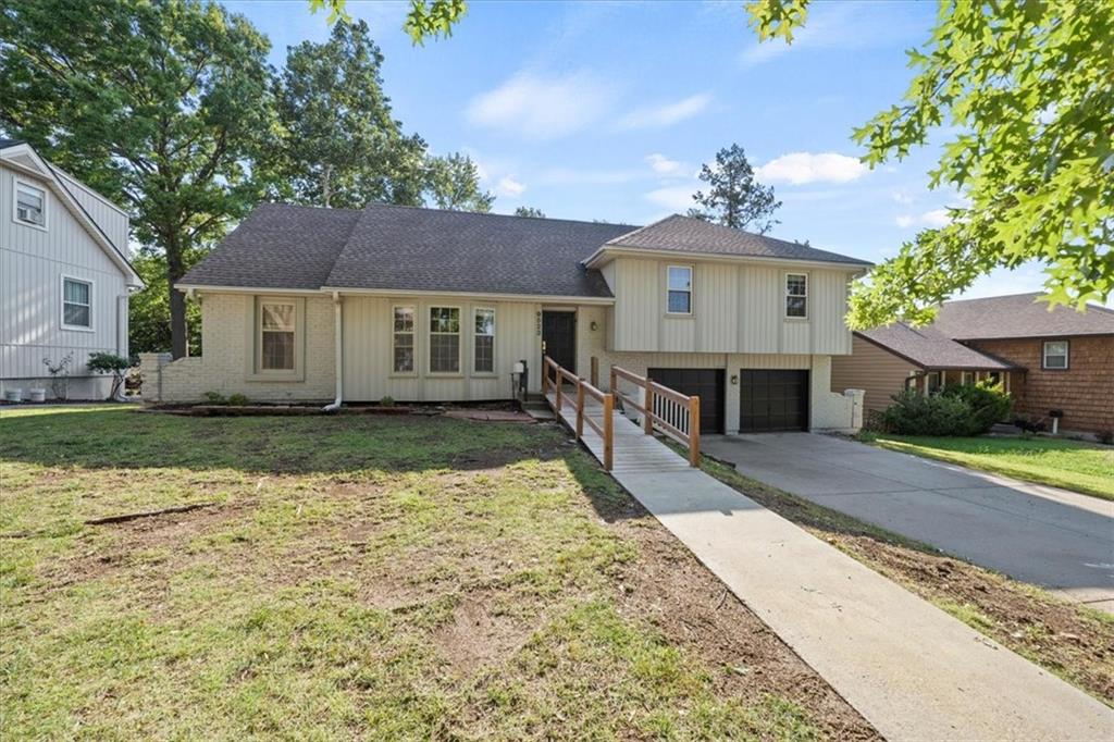 9523 Connell Drive, Overland Park, KS 66212