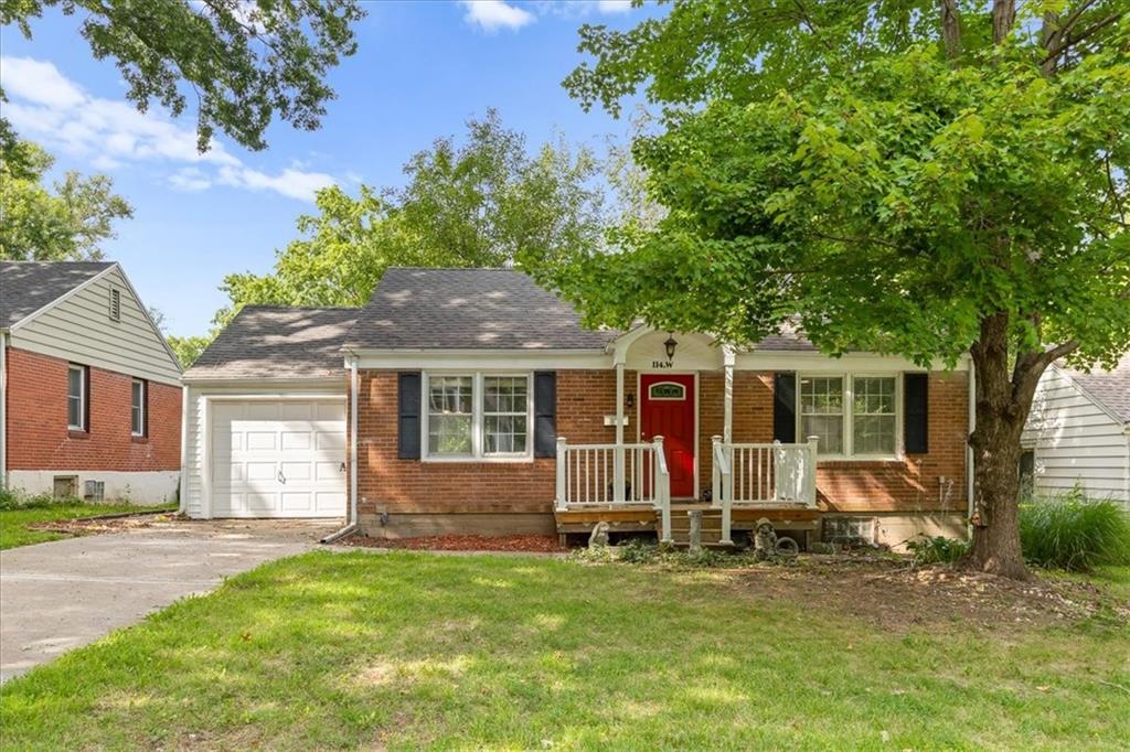 114 W Pocahontas Lane, Kansas City, MO 64114