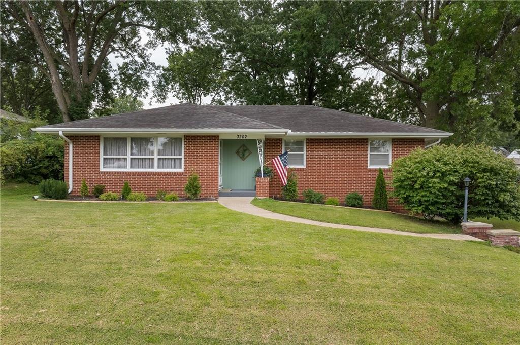 3202 Floral Avenue, St Joseph, MO 64506