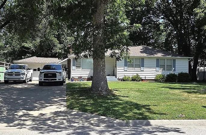 720 Neosho Street, Burlington, KS 66839