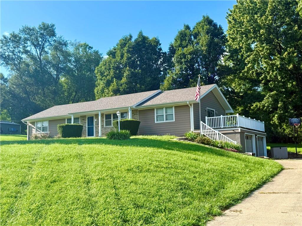 2307 Westminster Lane, St Joseph, MO 64504