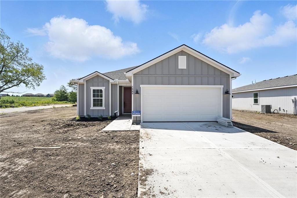20635 Skyview Lane, Spring Hill, KS 66083