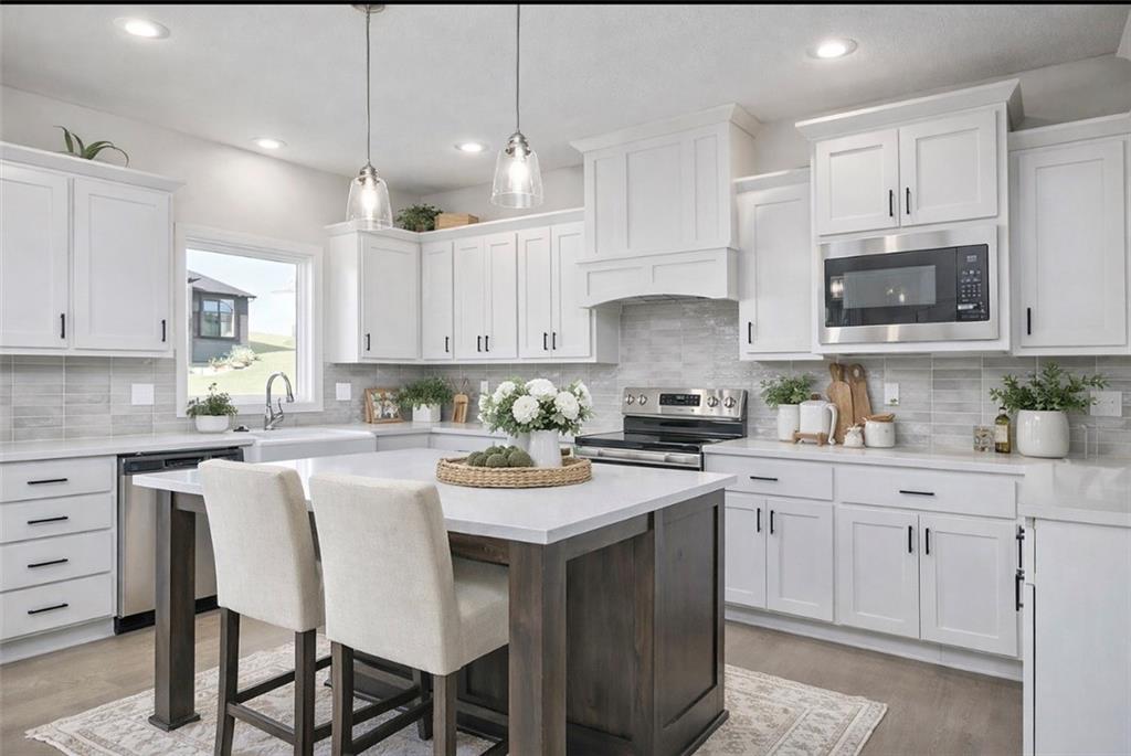 6000 Apache Drive, Shawnee, KS 66226