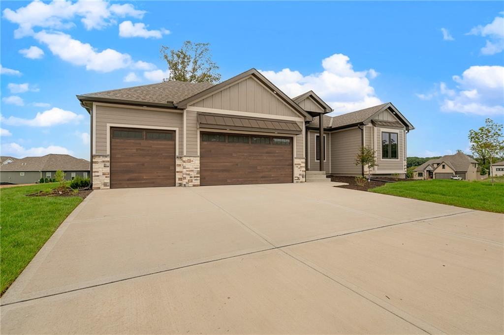 13548 Terrace Park Drive, Parkville, MO 64152