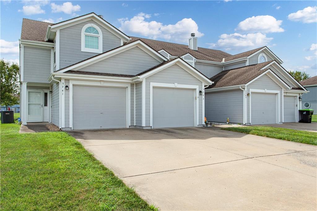 5743 NW PLANTATION Lane, Lee's Summit, MO 64064