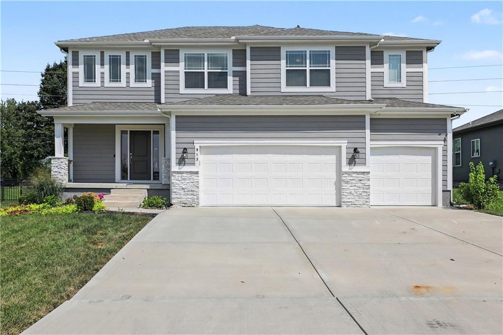 913 NE Ravenwood Terrace, Lee's Summit, MO 64086