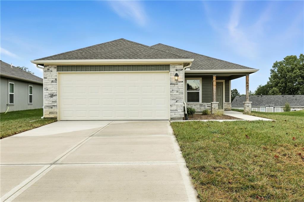 441 Valley View Drive, Tonganoxie, KS 66086