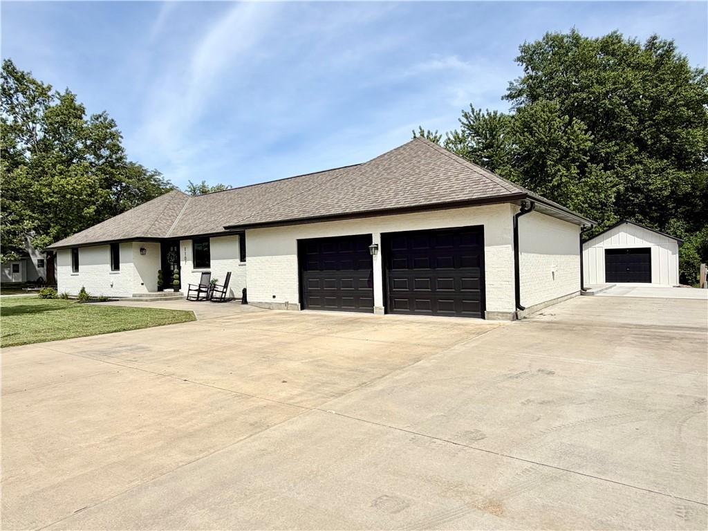 1107 Country Club Drive, Butler, MO 64730