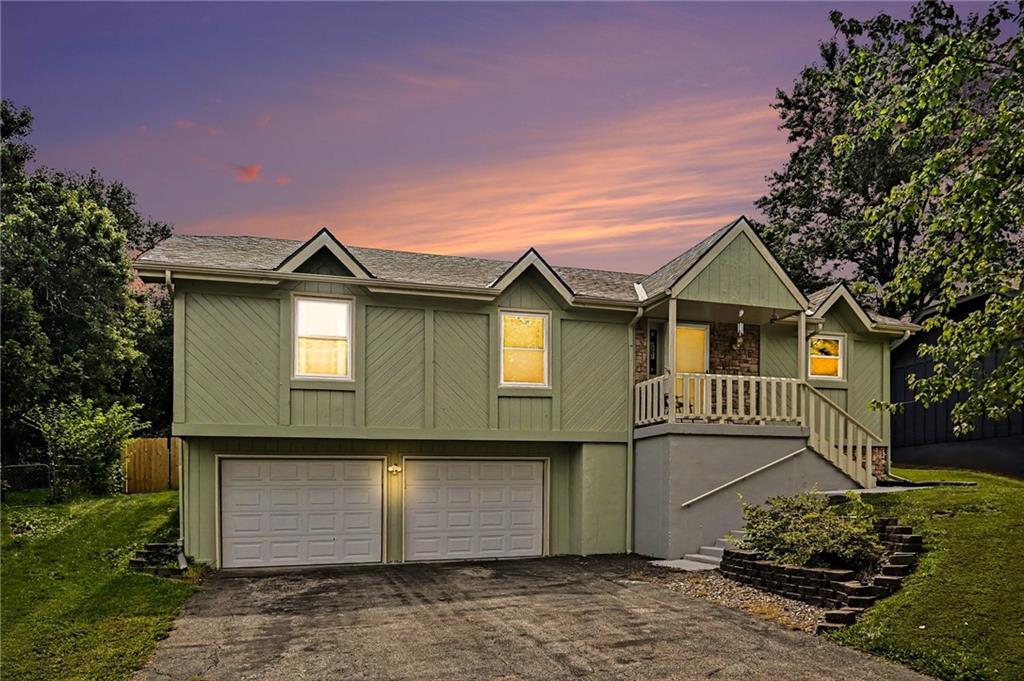 521 Karapat Drive, Kansas City, MO 64155