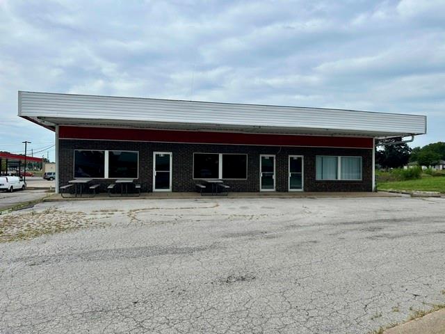 409 W Pine Street, Raymore, MO 64083