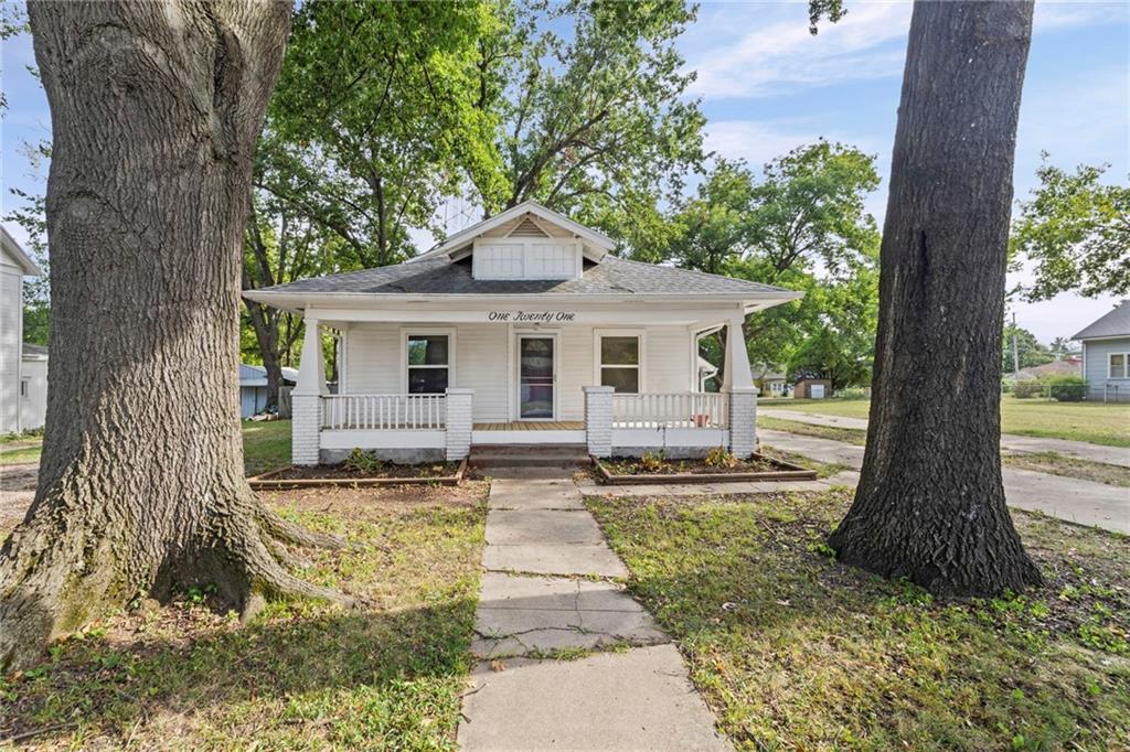 121 Mill Street, Neodesha, KS 66757