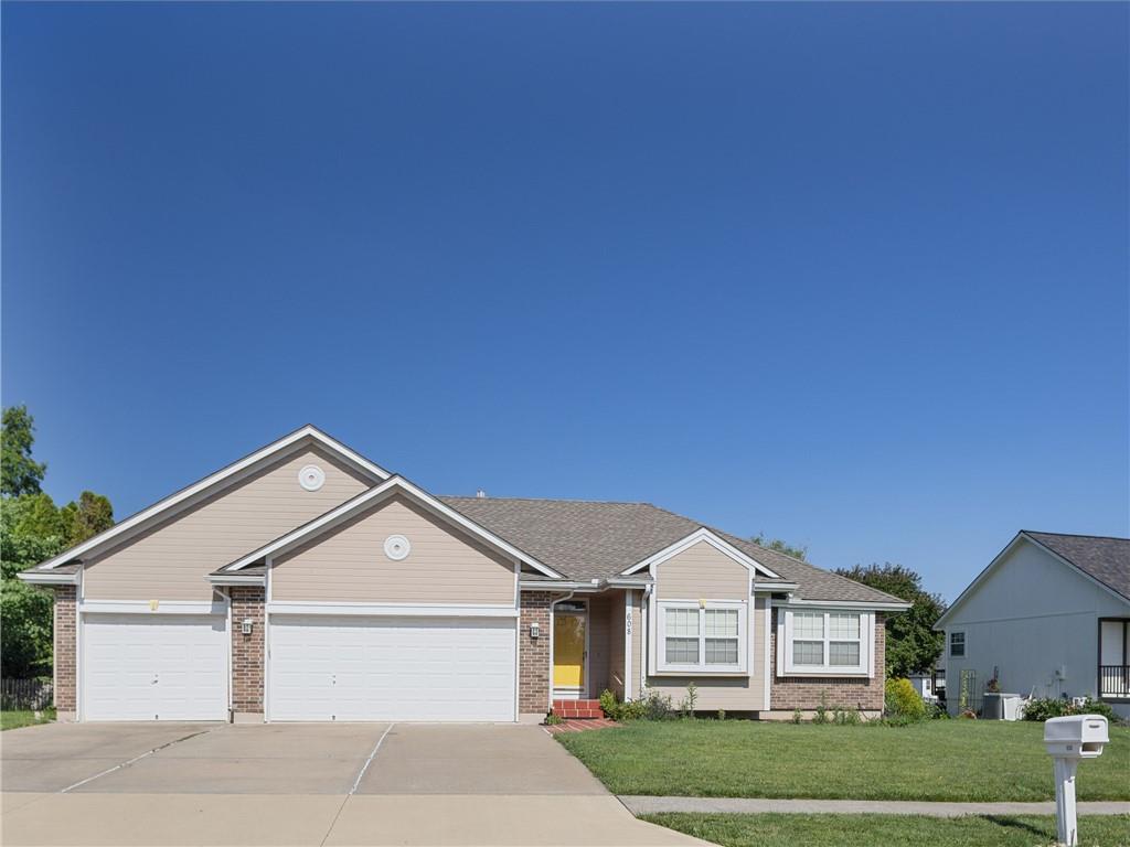 608 Lakeview Drive, Grain Valley, MO 64029