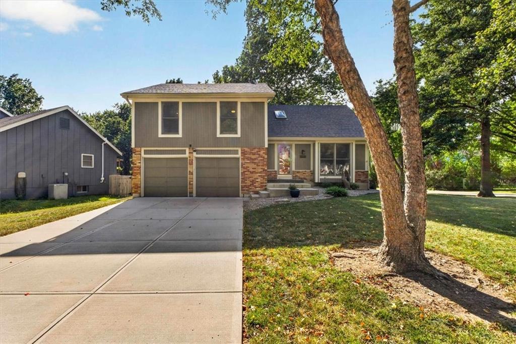 9002 SWARNER Drive, Lenexa, KS 66219