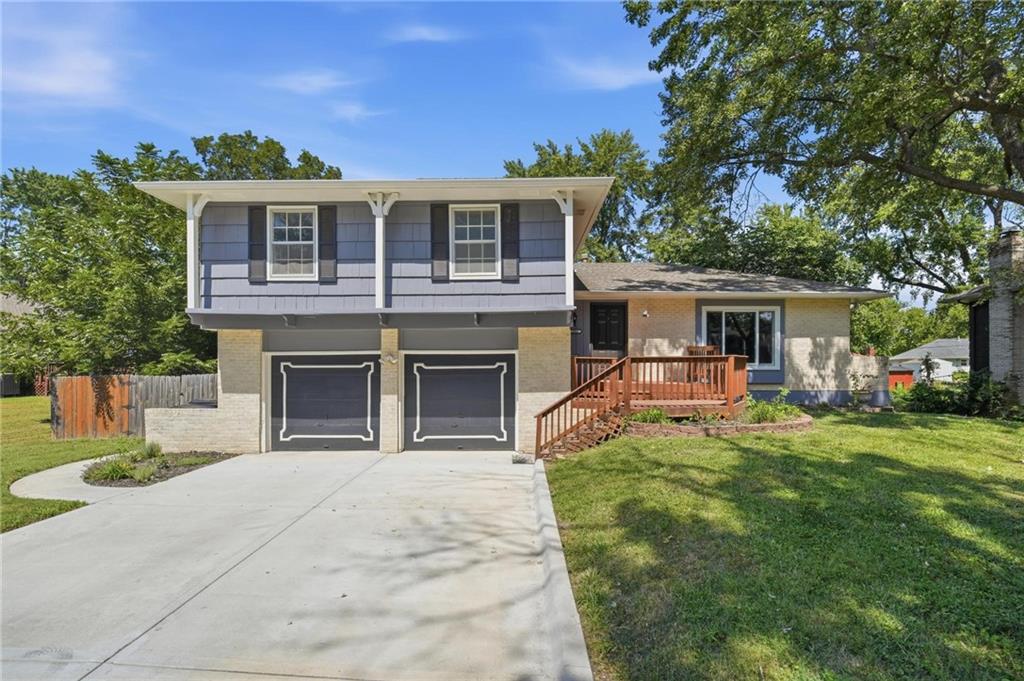1002 E Willow Drive, Olathe, KS 66061