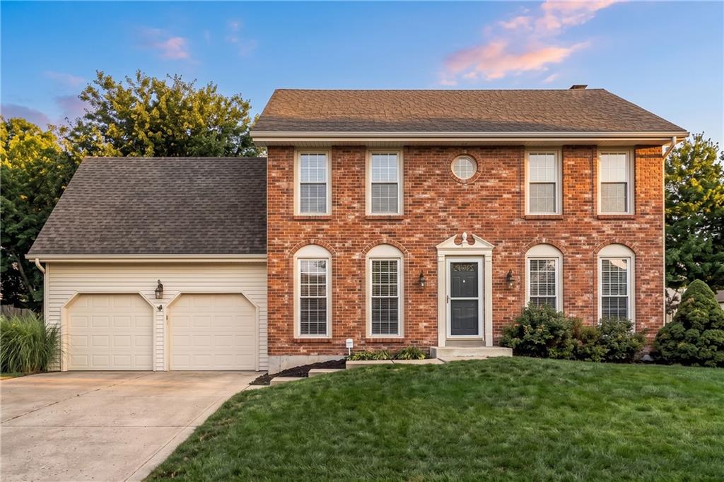 3907 NE Clearbrook Drive, Lee's Summit, MO 64064