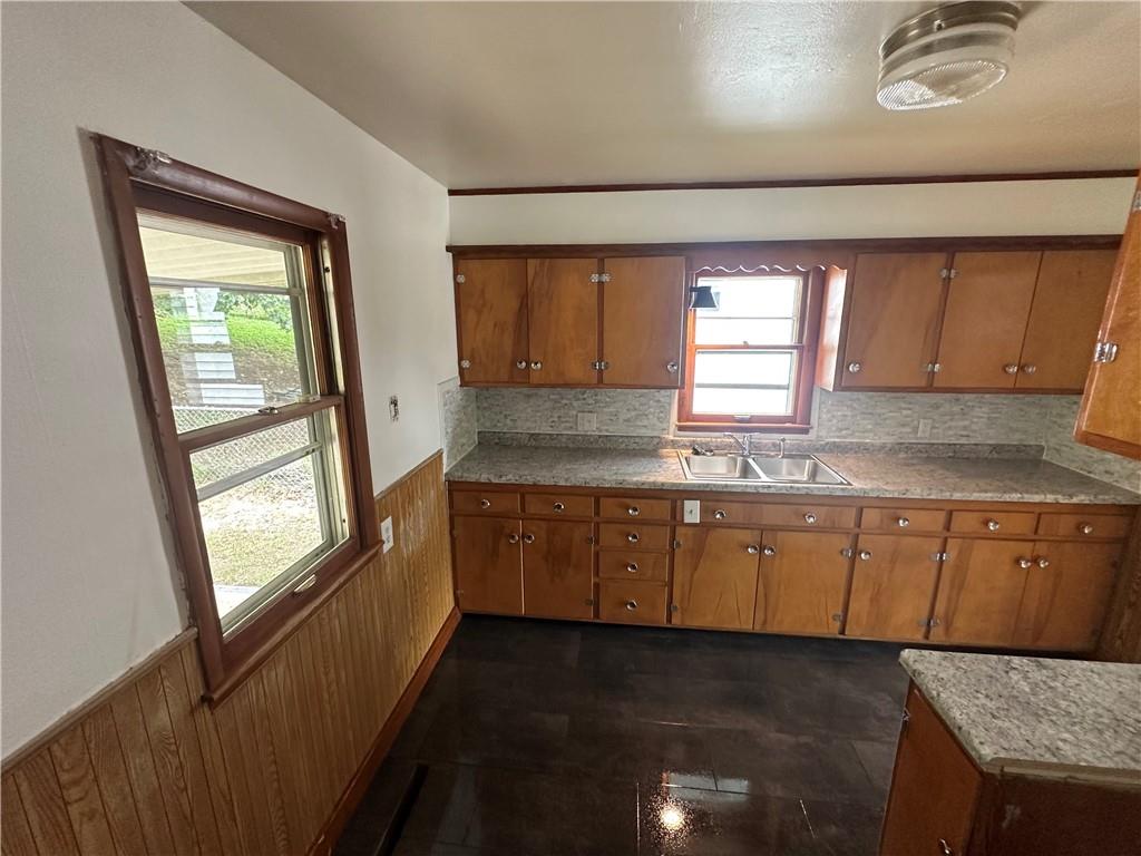 1906 S 22nd Street, St Joseph, MO 64507