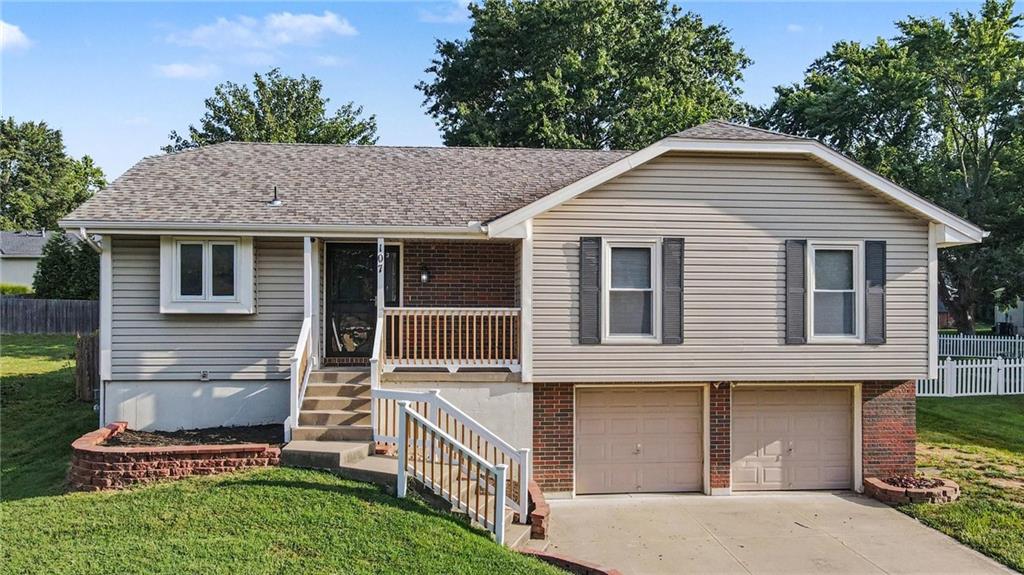 107 NW Leann Drive, Blue Springs, MO 64014