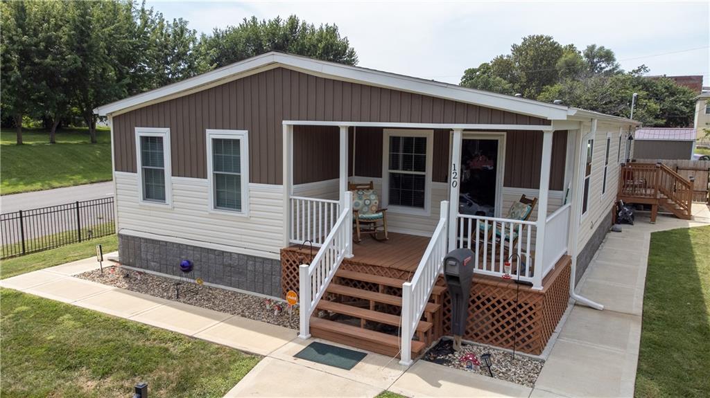 120 S 17th Street, St Joseph, MO 64501
