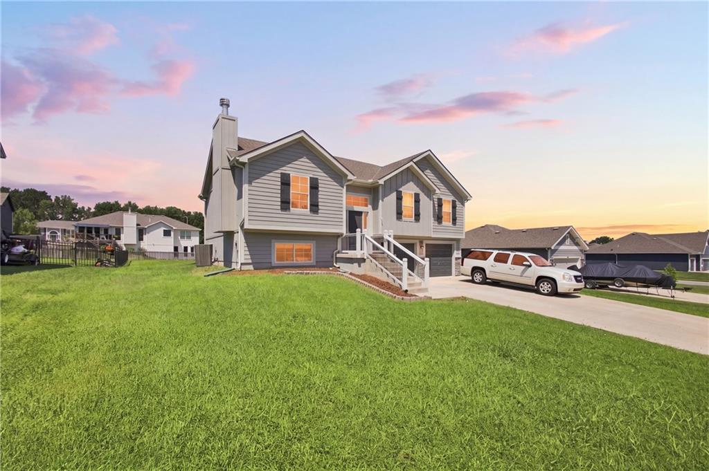 20124 W 221st Street, Spring Hill, KS 66083