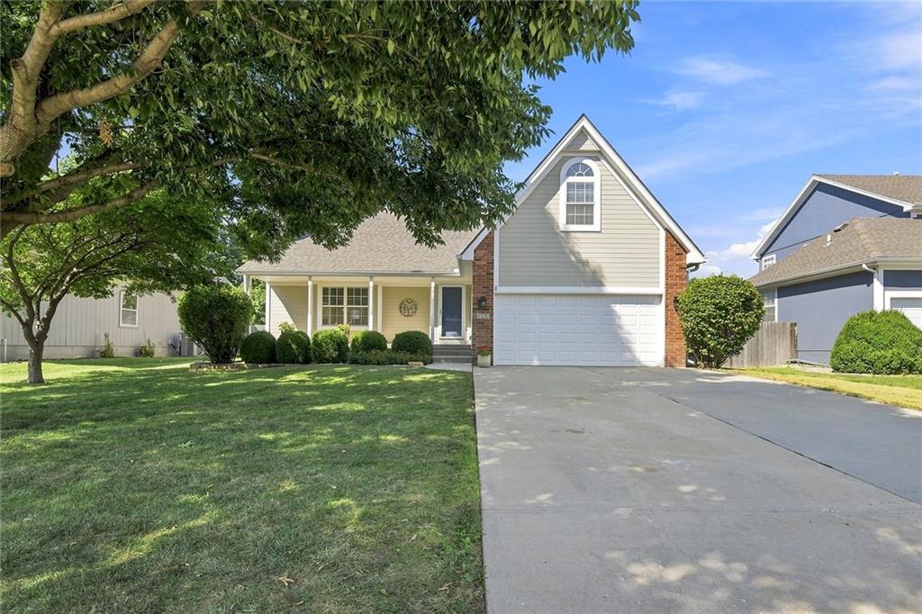 820 SE 11th Terrace, Lee's Summit, MO 64081