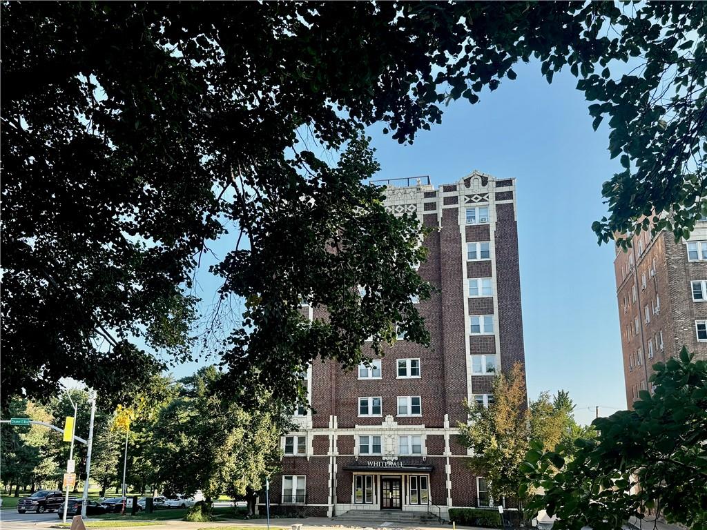 323 E Emanuel Cleaver II Boulevard, Kansas City, MO 64112