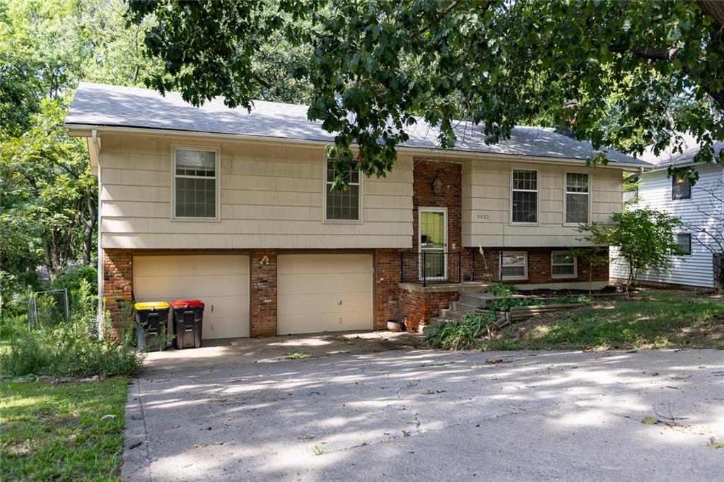 5822 NW Aspen Lane, Kansas City, MO 64152