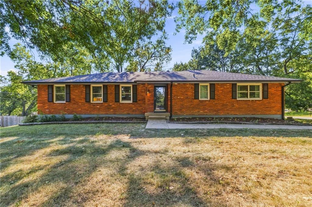 6830 NW Cross Road, Parkville, MO 64152