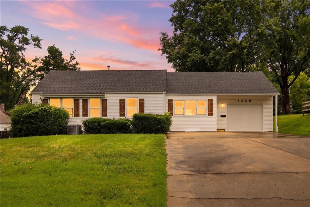 1208 W 33rd Street, Independence, MO 64055