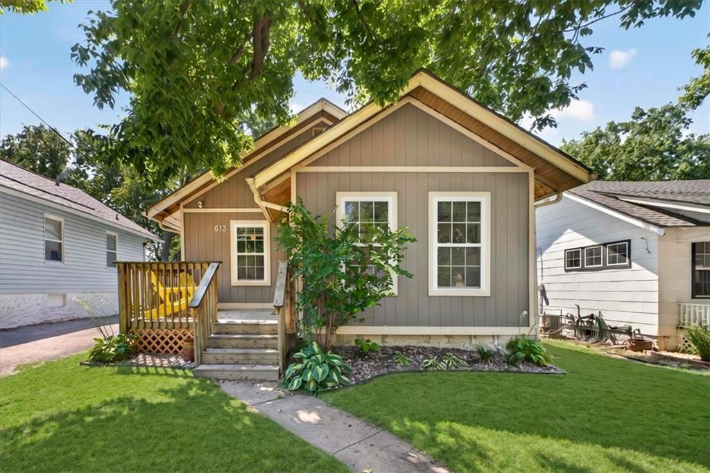 615 W 77th Street, Kansas City, MO 64114