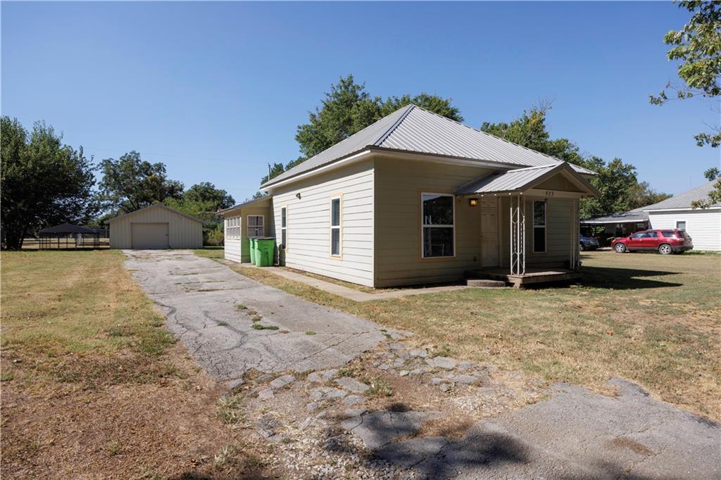 923 E 7th Street, Cherryvale, KS 67335