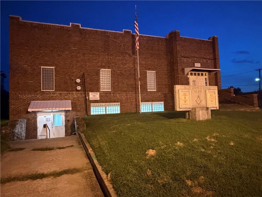 908 W Main Street, Blue Springs, MO 64015