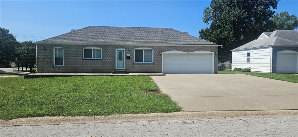 218 SW Opal Drive, Lee's Summit, MO 64081