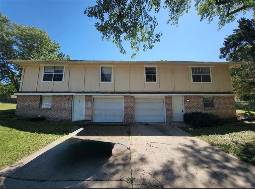 205 NE Westwind Drive, Lee's Summit, MO 64086
