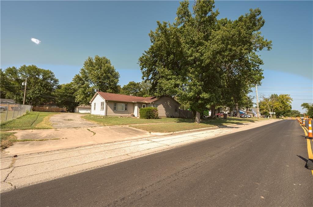216 Main Street, Neodesha, KS 66757