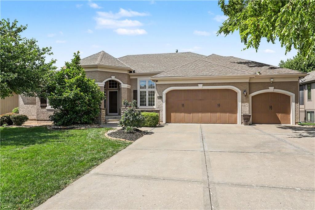 1616 NE Daltons Ridge Drive, Lee's Summit, MO 64064