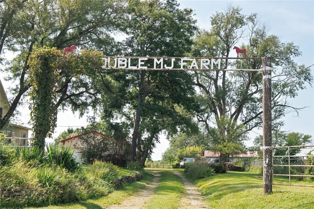 23061 Hatchell Road, Tonganoxie, KS 66086