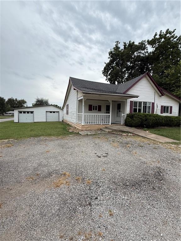 923 E Walnut Street, Rich Hill, MO 64779