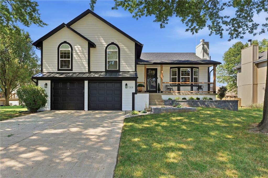 1308 NE Foxwood Drive, Lee's Summit, MO 64086