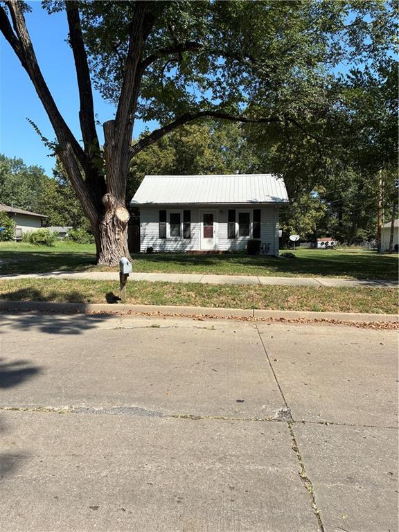 323 E 13th Street, Ottawa, KS 66067