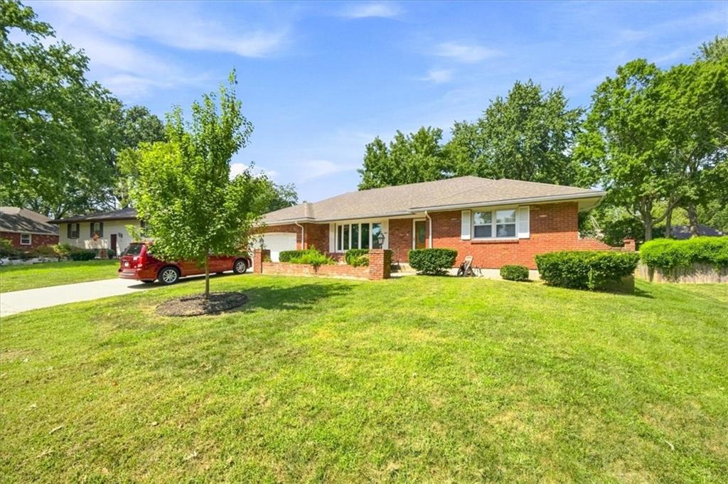 1009 SW SUNRISE Drive, Blue Springs, MO 64015